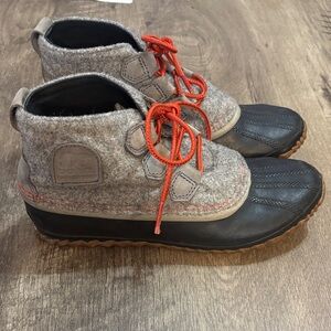 Sorel Out N’ About Gray and Black Shoes with Red Laces